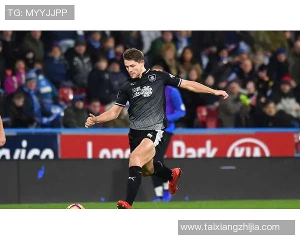 伯恩茅斯与哈德斯菲尔德比赛精彩回顾及最终比分分析