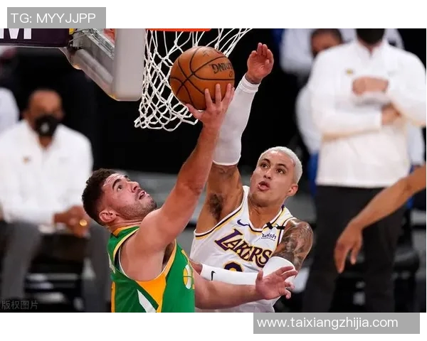 戈竞技与阿拉戈亚的精彩对决揭示足球战术与团队协作的魅力 戈竞技与阿拉戈亚的精彩对决揭示足球战术与团队协作的魅力