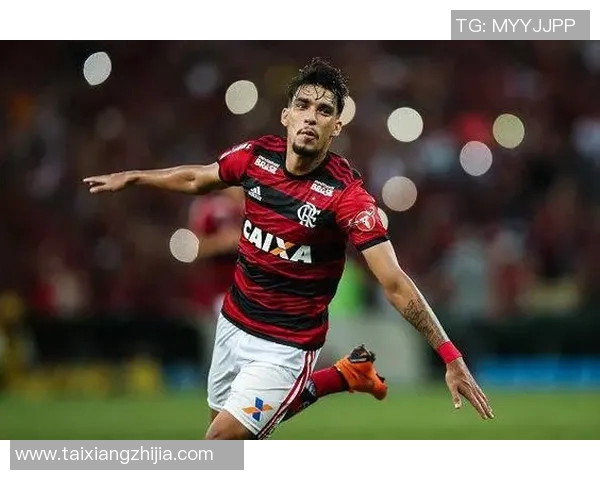 帕奎塔在赛场上的精彩表现引发热议球迷们对他的未来充满期待与关注